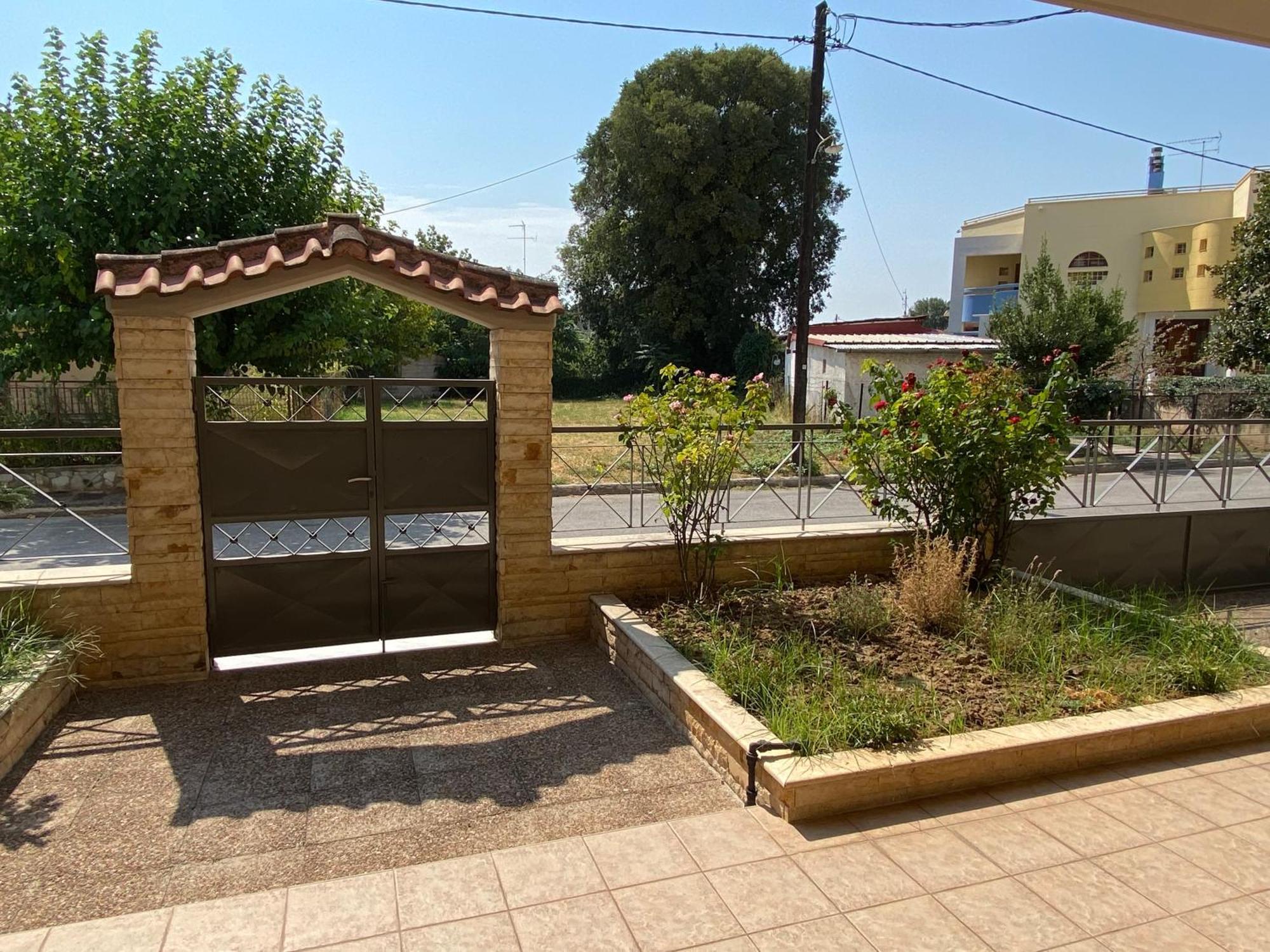 Cozy & Quiet City Apartment Trikala  Ngoại thất bức ảnh